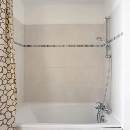 Apartment Cosy Prusse - Metro 7, La Villette, Paris, Quiet Pantin