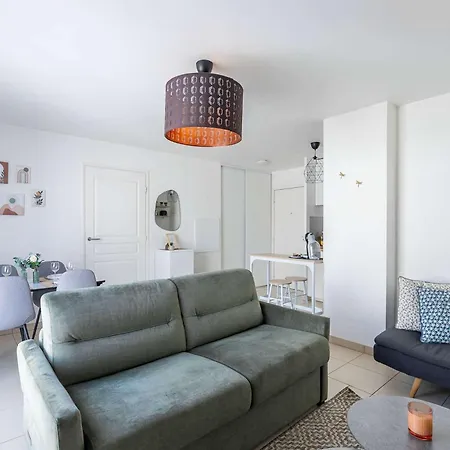 Cosy Prusse - Metro 7, La Villette, Paris, Quiet Pantin